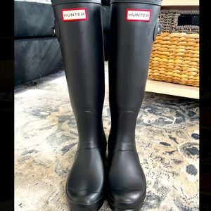 Hunter rain boots matte black